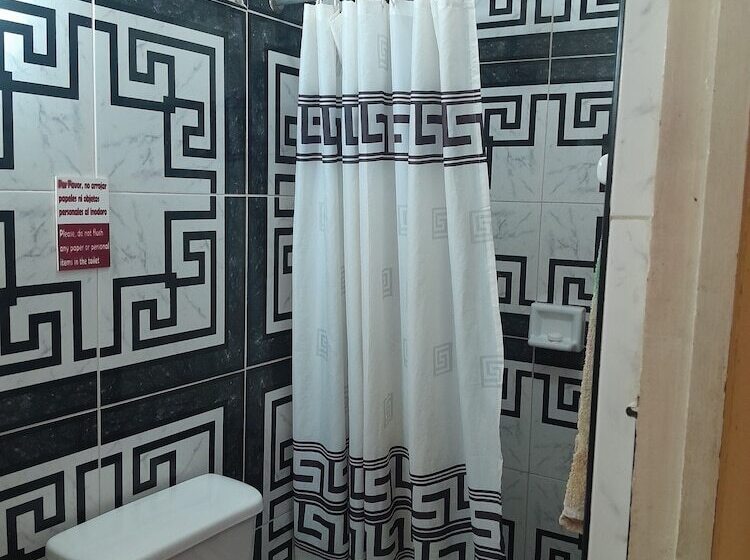 تختخواب و صبحانه Adrianos Hostal