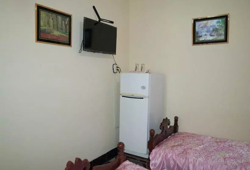 ベッドアンドブレックファースト Adrianos Hostal