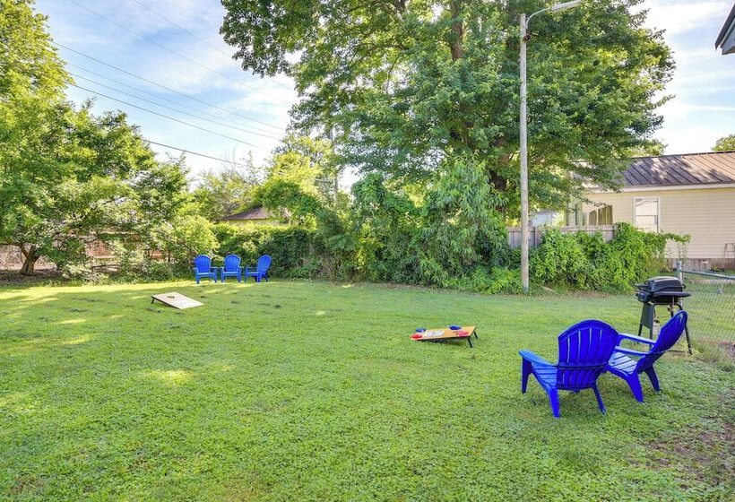 Charming Greenville Home W/ Yard: 3 Mi To Downtown