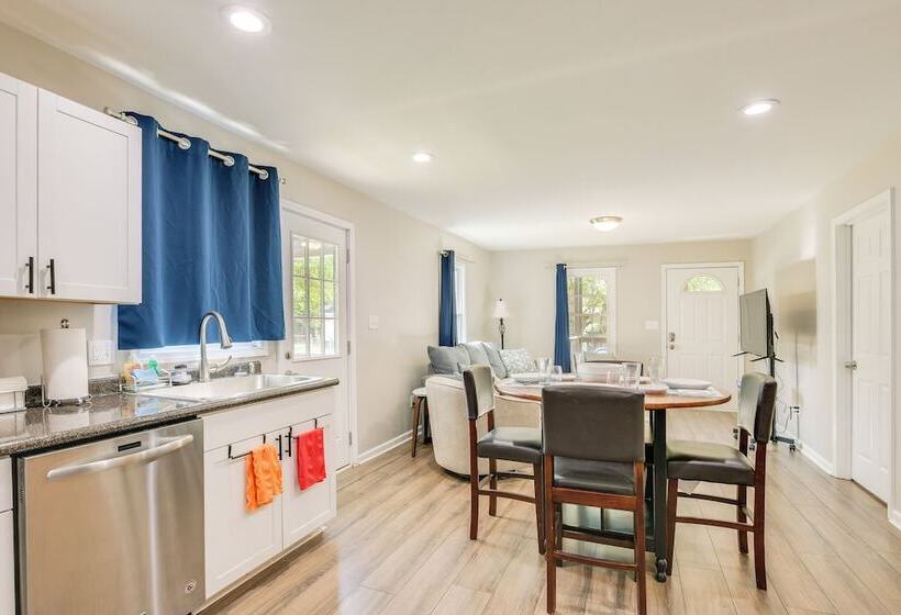Charming Greenville Home W/ Yard: 3 Mi To Downtown