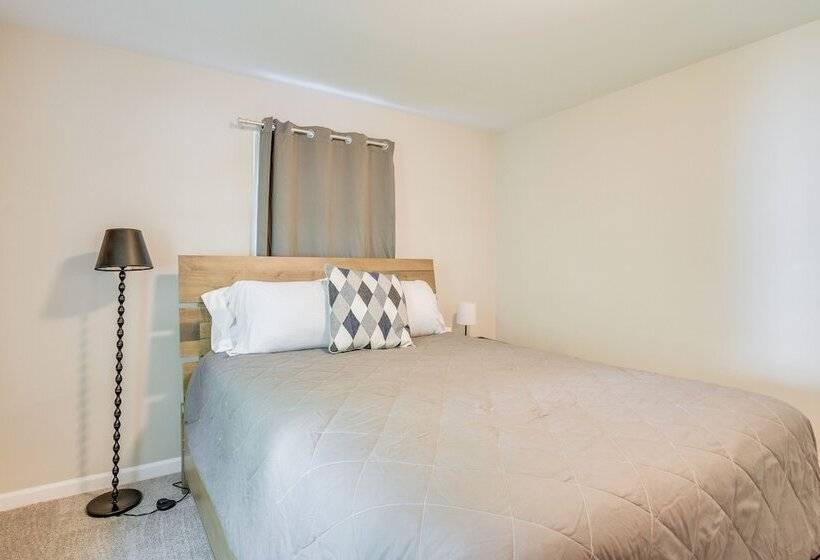 Charming Greenville Home W/ Yard: 3 Mi To Downtown