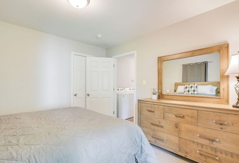 Charming Greenville Home W/ Yard: 3 Mi To Downtown