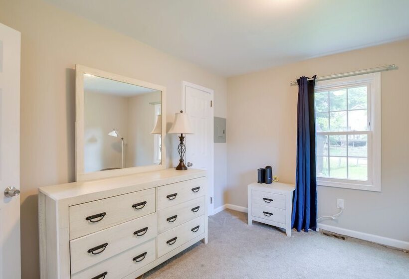 Charming Greenville Home W/ Yard: 3 Mi To Downtown