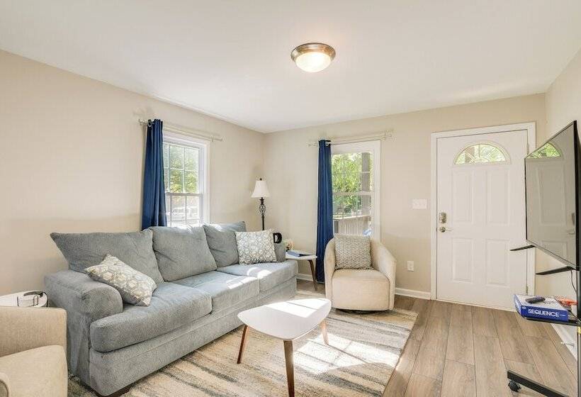 Charming Greenville Home W/ Yard: 3 Mi To Downtown