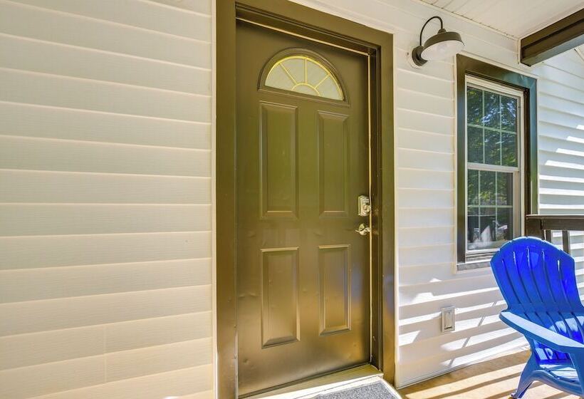 Charming Greenville Home W/ Yard: 3 Mi To Downtown