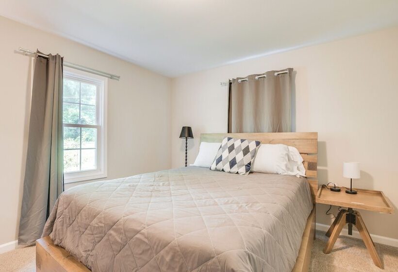 Charming Greenville Home W/ Yard: 3 Mi To Downtown