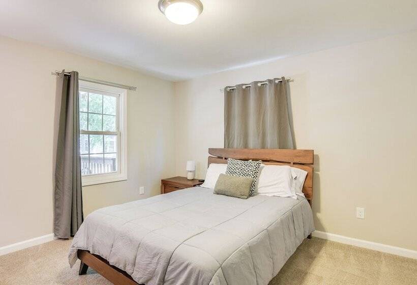 Charming Greenville Home W/ Yard: 3 Mi To Downtown