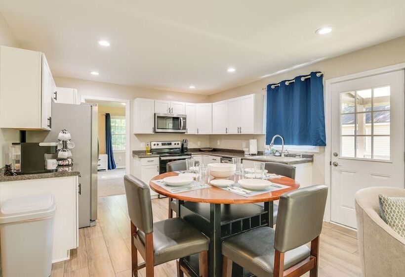 Charming Greenville Home W/ Yard: 3 Mi To Downtown