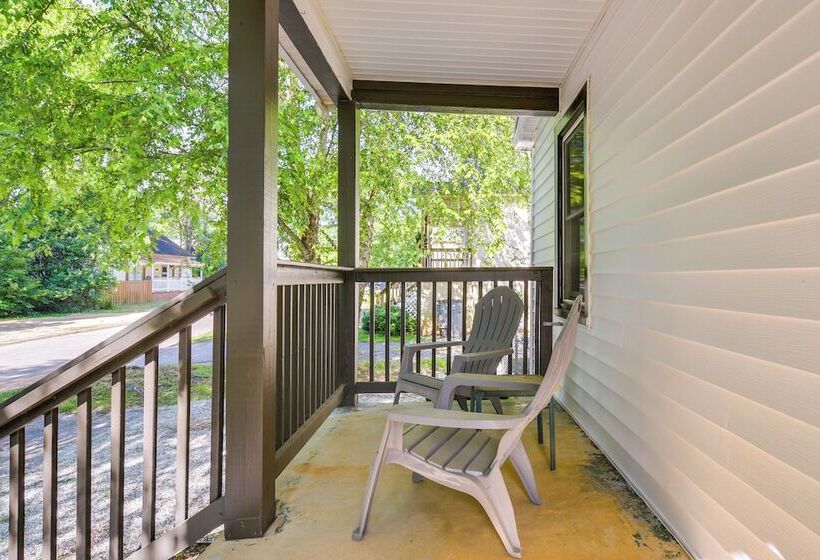 Charming Greenville Home W/ Yard: 3 Mi To Downtown