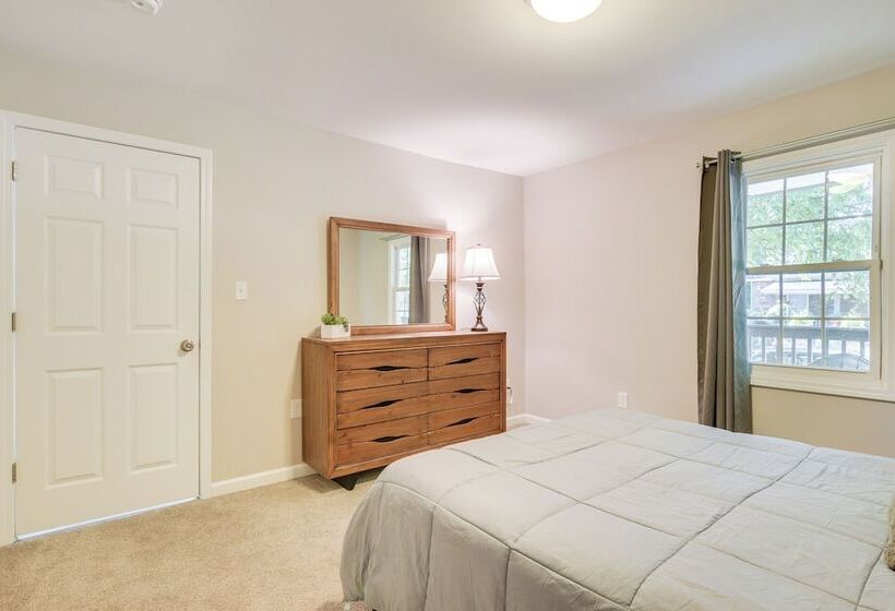 Charming Greenville Home W/ Yard: 3 Mi To Downtown