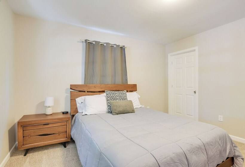 Charming Greenville Home W/ Yard: 3 Mi To Downtown