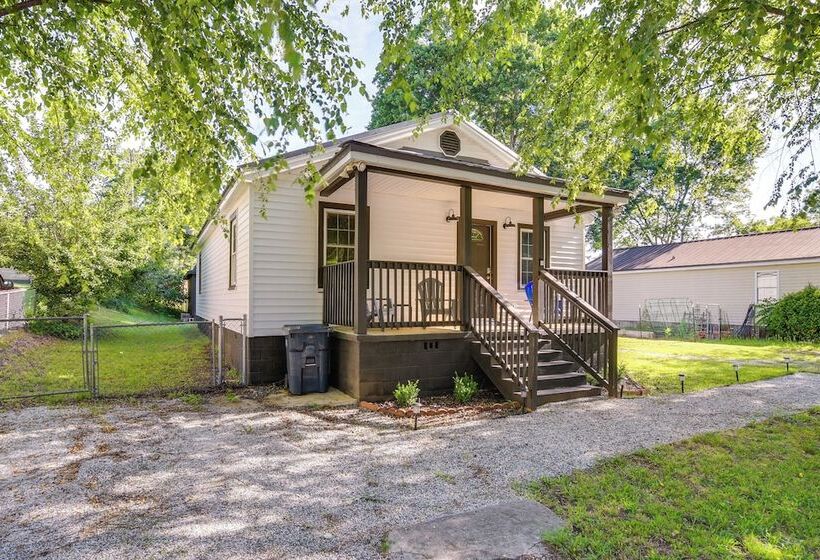 Charming Greenville Home W/ Yard: 3 Mi To Downtown