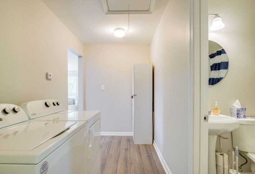 Charming Greenville Home W/ Yard: 3 Mi To Downtown