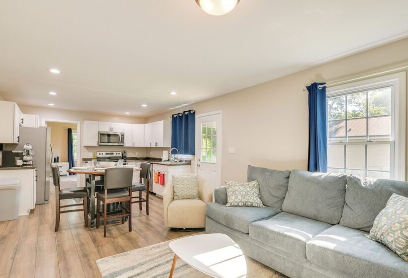 Charming Greenville Home W/ Yard: 3 Mi To Downtown