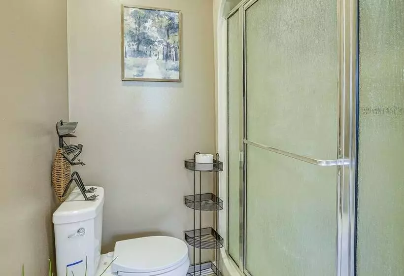 Charming Simsboro Retreat On 5 Acres W/ Patio!