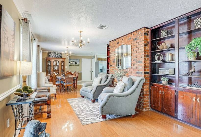 Charming Simsboro Retreat On 5 Acres W/ Patio!