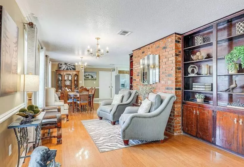 Charming Simsboro Retreat On 5 Acres W/ Patio!