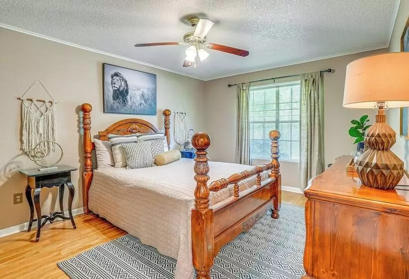 Charming Simsboro Retreat On 5 Acres W/ Patio!