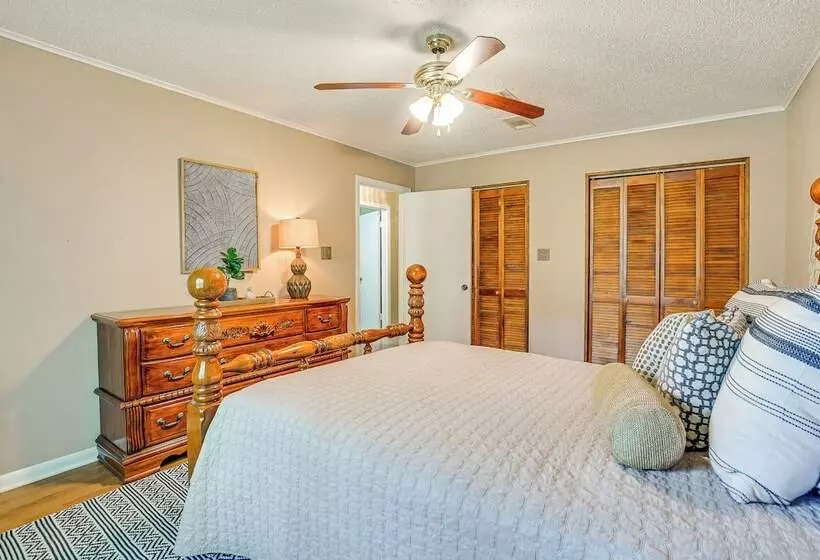 Charming Simsboro Retreat On 5 Acres W/ Patio!