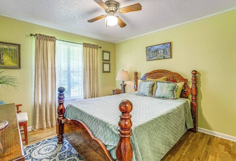 Charming Simsboro Retreat On 5 Acres W/ Patio!