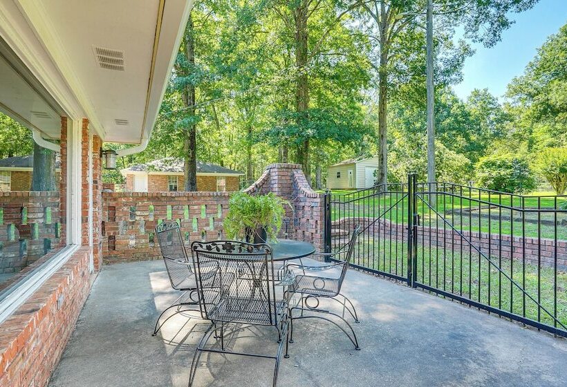 Charming Simsboro Retreat On 5 Acres W/ Patio!