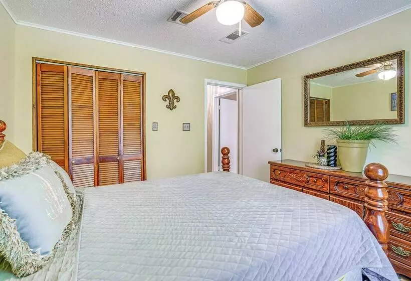 Charming Simsboro Retreat On 5 Acres W/ Patio!