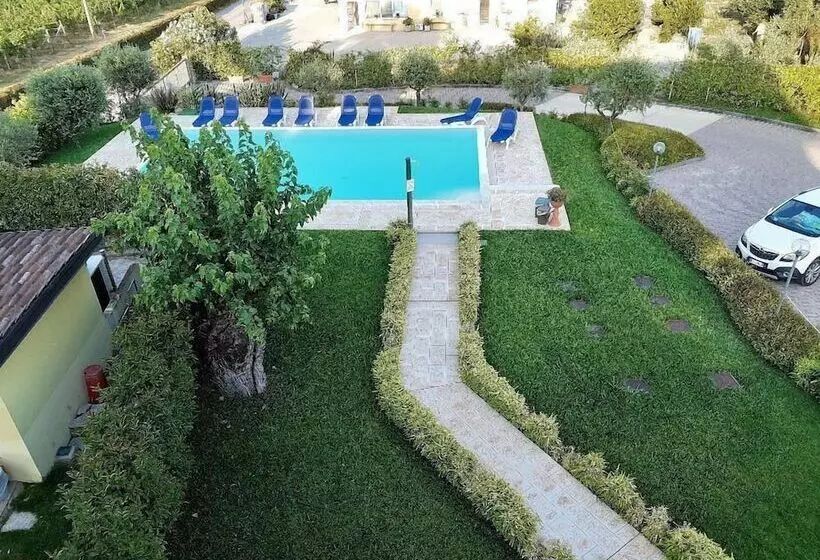 ホテル Albergo Quattro Pini