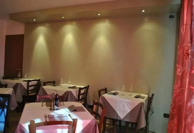 ホテル Albergo Quattro Pini
