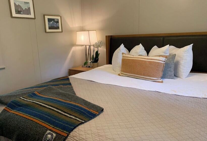 Loblolly Pines Adventure Camp  Camphouse