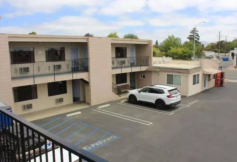 مُتل Economy Inn