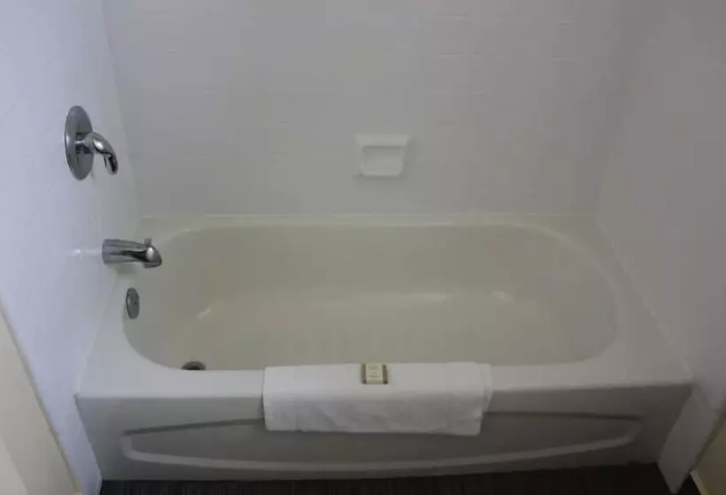 مُتل Economy Inn