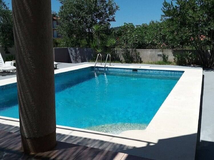 پانسیون Apartments Villa Dona