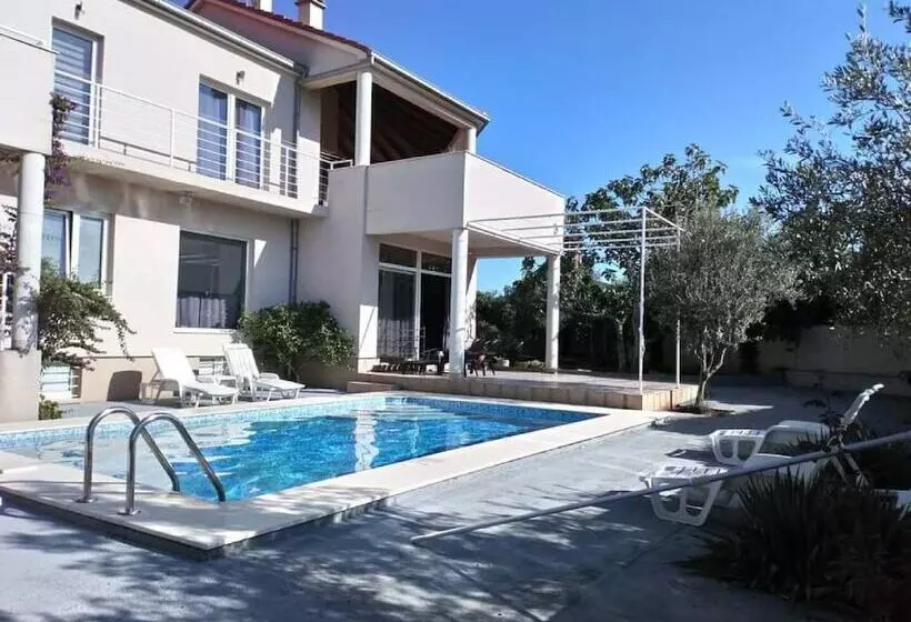 Majatalo Apartments Villa Dona