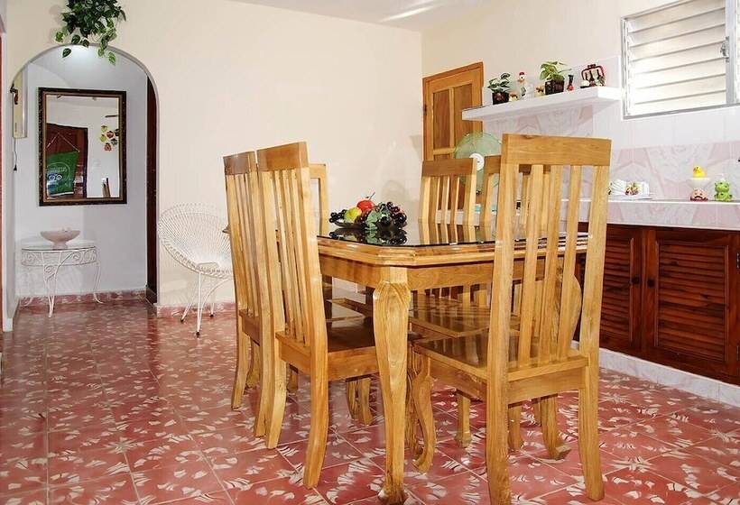 پانسیون Hostal Ciro Y Lourdes