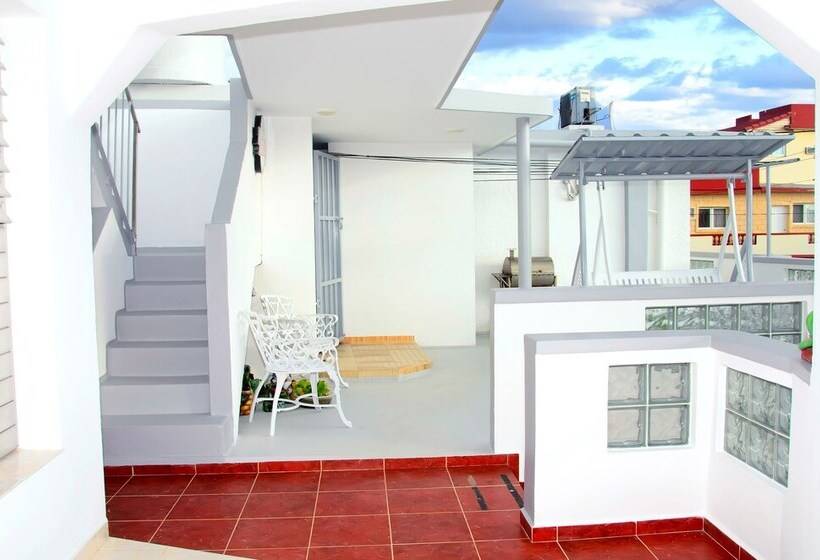 پانسیون Hostal Ciro Y Lourdes