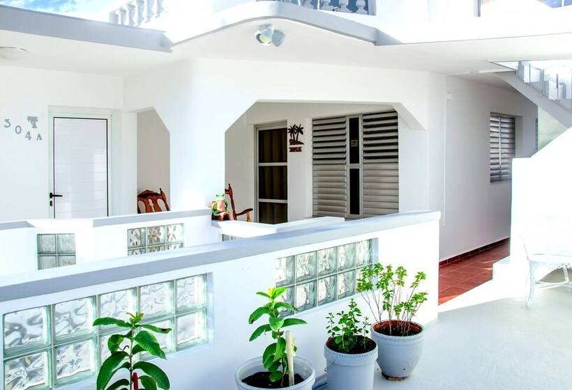 پانسیون Hostal Ciro Y Lourdes