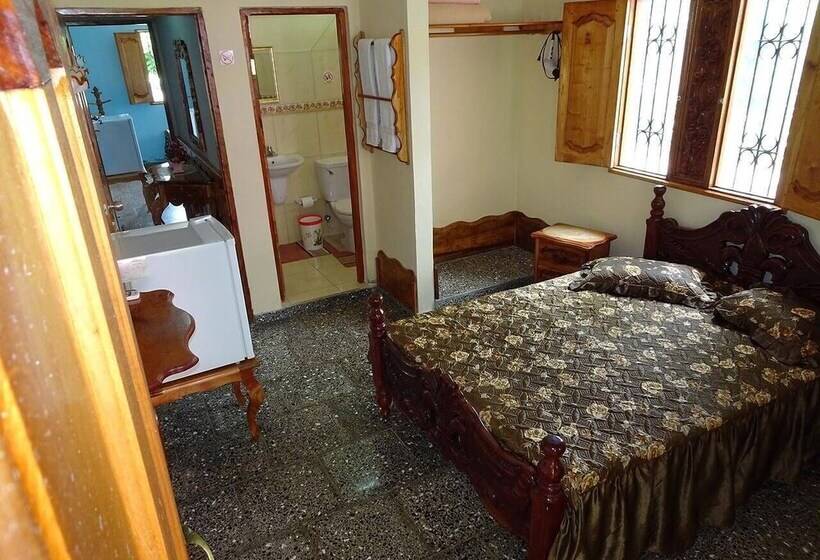 پانسیون Hostal La Colonial Candelaria