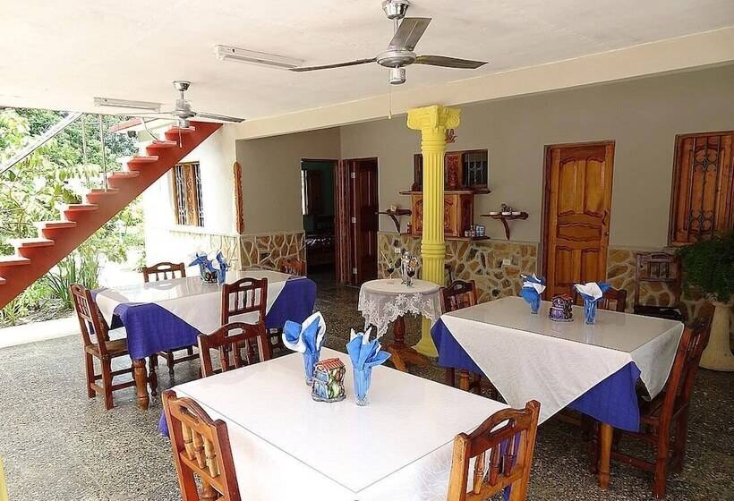 پانسیون Hostal La Colonial Candelaria