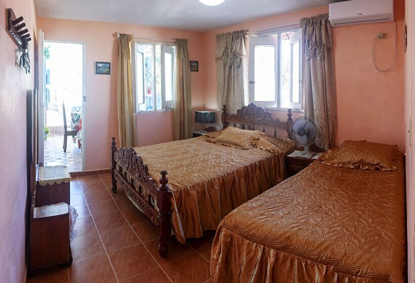 پانسیون Hostal Margarita Y Nene