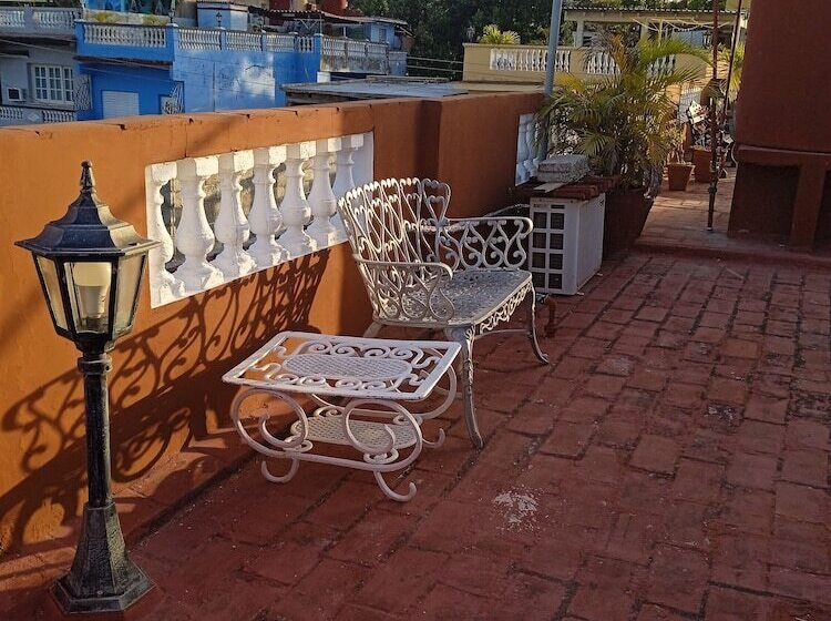 پانسیون Hostal Margarita Y Nene