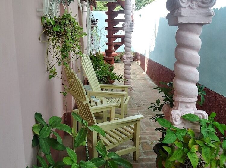 پانسیون Hostal Margarita Y Nene