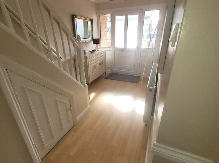 إقامة Cosy Home In Leicester