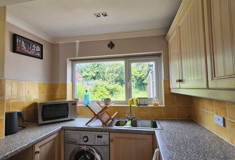 住所 Cosy Home In Leicester