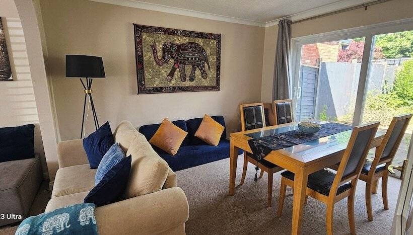 إقامة Cosy Home In Leicester