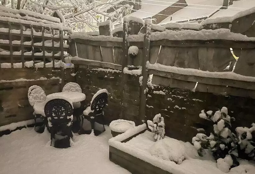 Residenssi Traditional Elegant Spacious English Home, 4bdr