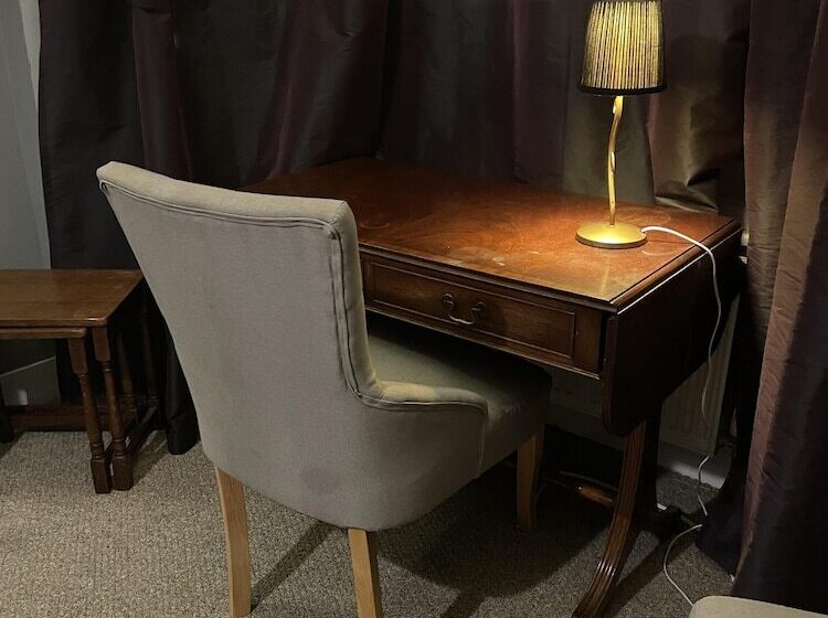 Резиденция Traditional Elegant Spacious English Home, 4bdr