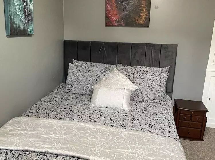 Residenssi Traditional Elegant Spacious English Home, 4bdr