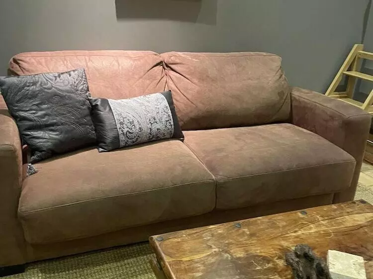 Residenssi Traditional Elegant Spacious English Home, 4bdr