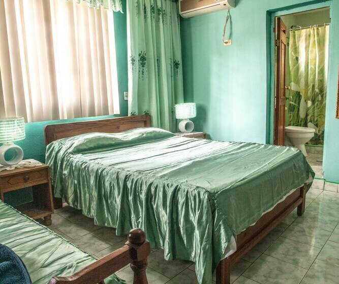 پانسیون Casa Dayami De Cervantes