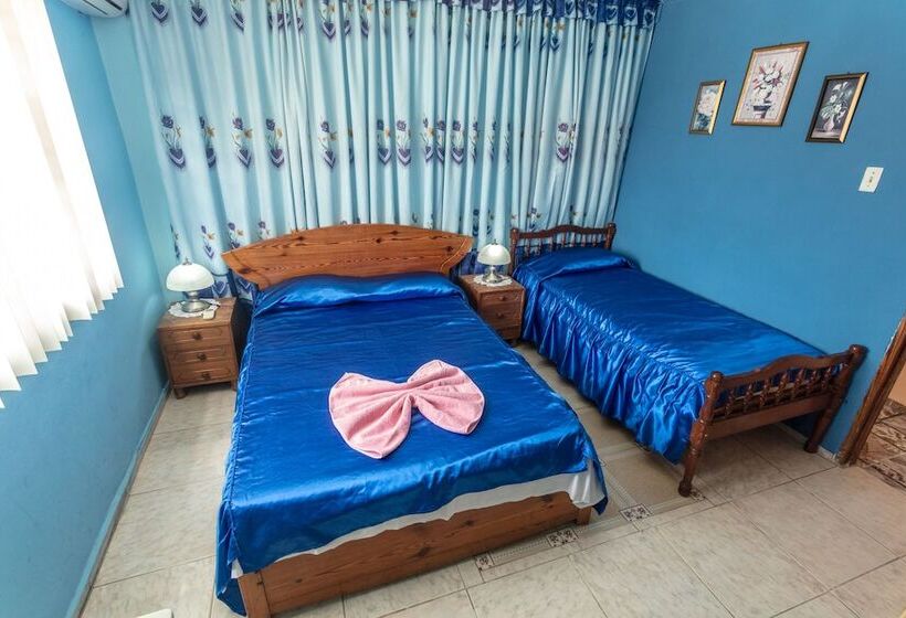 پانسیون Casa Dayami De Cervantes